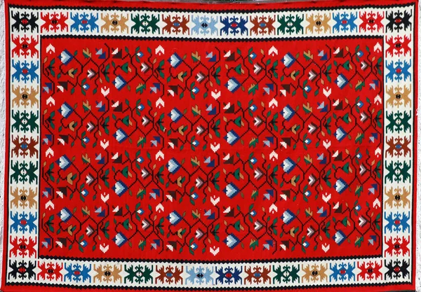 Handgewebter Teppich Mit Ethnischen Und Volkstümlichen Mustern — Stockfoto