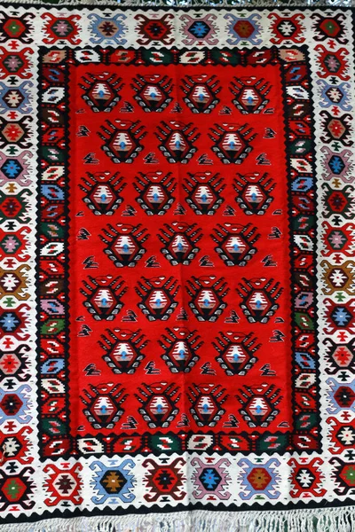 Handgewebter Teppich Mit Ethnischen Und Volkstümlichen Mustern — Stockfoto