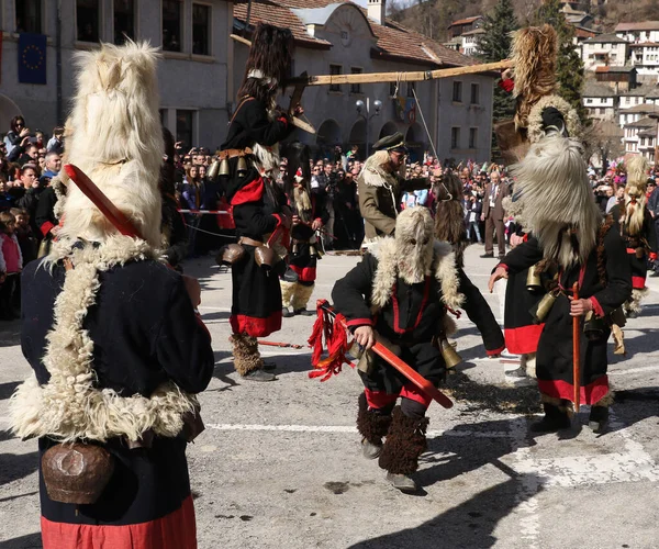 Shiroka Laka Bulgária Março 2017 Pessoas Traje Tradicional Kukeri São — Fotografia de Stock