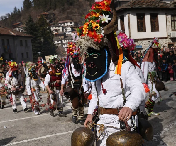 保加利亚什罗卡州 2017年3月5日 身着传统库克里服装的人在保加利亚什罗卡州的 Pesponedelnik 狂欢节上露面 — 图库照片