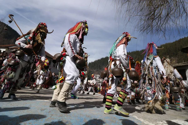 Shiroka Laka Bulgária Março 2017 Pessoas Traje Tradicional Kukeri São — Fotografia de Stock