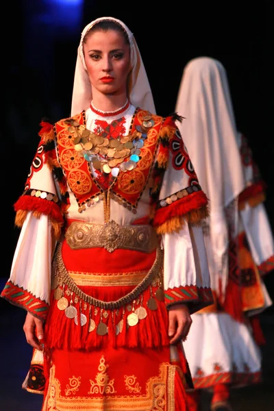 Sofia Bułgaria Maja 2018 Ludzie Tradycyjnych Strojach Folklorystycznych Wykonują Folklorystyczne — Zdjęcie stockowe