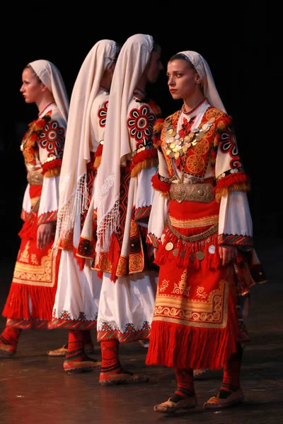 Sofia Bulgarien Maj 2018 Människor Traditionella Folkdräkter Utför Folkdans Horo — Stockfoto