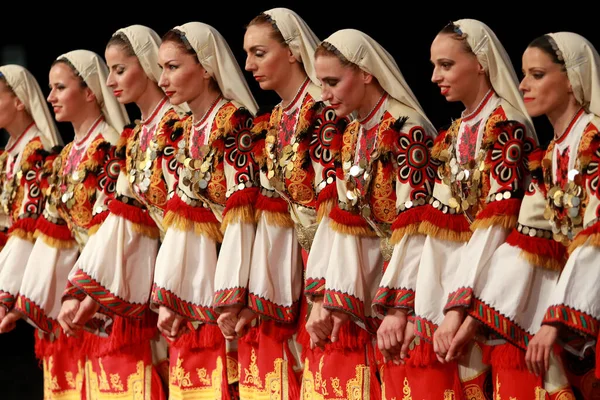 Sofia Bulgária Maio 2018 Pessoas Trajes Folclóricos Tradicionais Realizam Dança — Fotografia de Stock