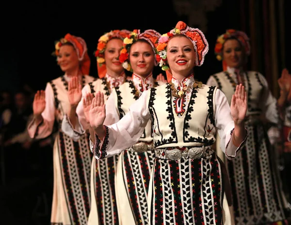 Sofie Bulharsko Května 2018 Lidé Tradičních Krojích Folklóru Předvádějí Folklórní — Stock fotografie