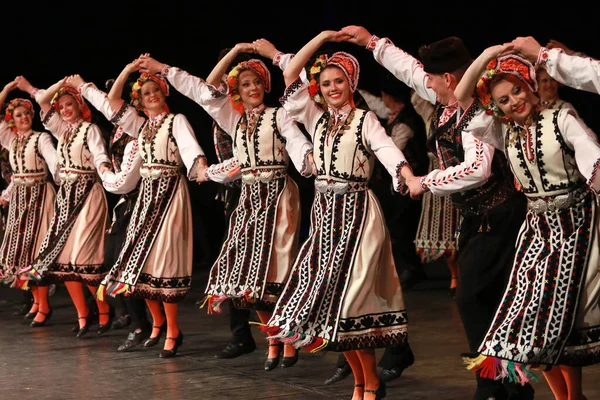 Sofia Bulgarien Maj 2018 Människor Traditionella Folkdräkter Utför Folkdans Horo — Stockfoto