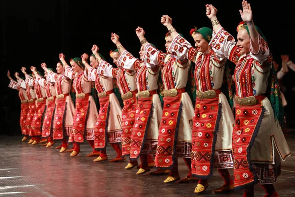 Sofia Bułgaria Maja 2018 Ludzie Tradycyjnych Strojach Folklorystycznych Wykonują Folklorystyczne — Zdjęcie stockowe