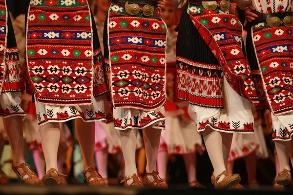 Sofia Bulgária Fevereiro 2009 Pessoas Trajes Folclóricos Tradicionais Realizam Dança — Fotografia de Stock