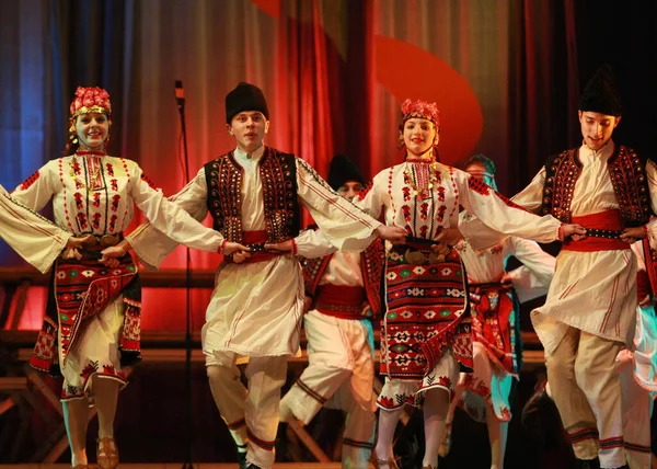 Sofia Bulgarien Februar 2009 Menschen Traditionellen Trachten Führen Volkstanz Bulgarischen — Stockfoto