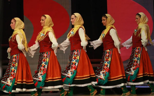 Sofia Bulgária Fevereiro 2009 Pessoas Trajes Folclóricos Tradicionais Realizam Dança — Fotografia de Stock