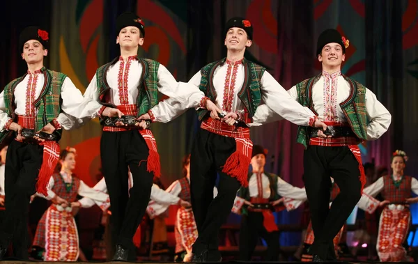 Sofia Bulgarien Februar 2009 Menschen Traditionellen Trachten Führen Volkstanz Bulgarischen — Stockfoto