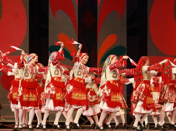 Sofia Bulgarien Februar 2009 Menschen Traditionellen Trachten Führen Volkstanz Bulgarischen — Stockfoto