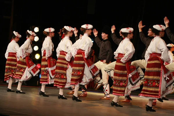 Sofia Bulgária Fevereiro 2009 Pessoas Trajes Folclóricos Tradicionais Realizam Dança — Fotografia de Stock