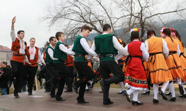 Velingrad Bulgarie Février 2018 Les Gens Costumes Traditionnels Chantent Dansent — Photo