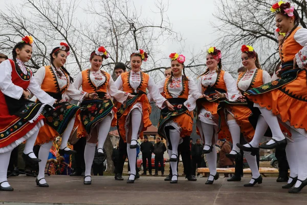 Velingrad Bulgarien Februar 2018 Menschen Traditionellen Trachten Singen Und Tanzen — Stockfoto