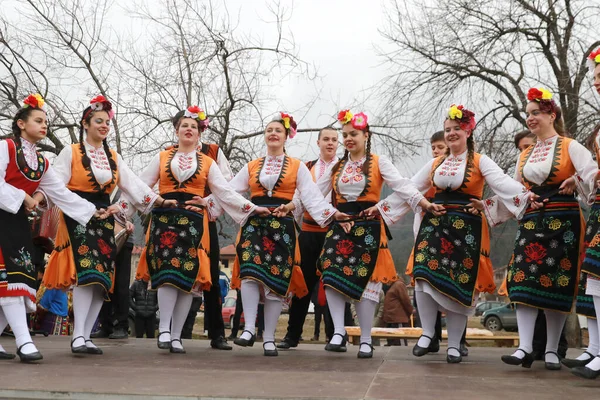 Velingrad Bulgarien Februari 2018 Människor Traditionella Kostymer Sjunger Och Dans — Stockfoto