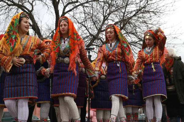 Velingrad Bulgarien Februar 2018 Menschen Traditionellen Trachten Singen Und Tanzen — Stockfoto