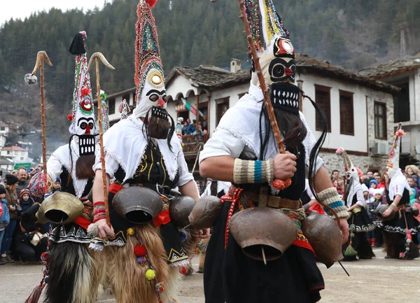 Shiroka Laka Bulgária Março 2018 Pessoas Traje Tradicional Kukeri São — Fotografia de Stock