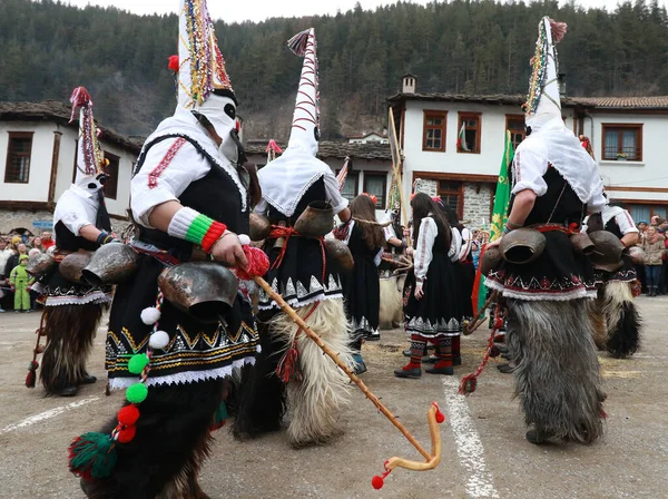Shiroka Laka Bulgária Março 2018 Pessoas Traje Tradicional Kukeri São — Fotografia de Stock