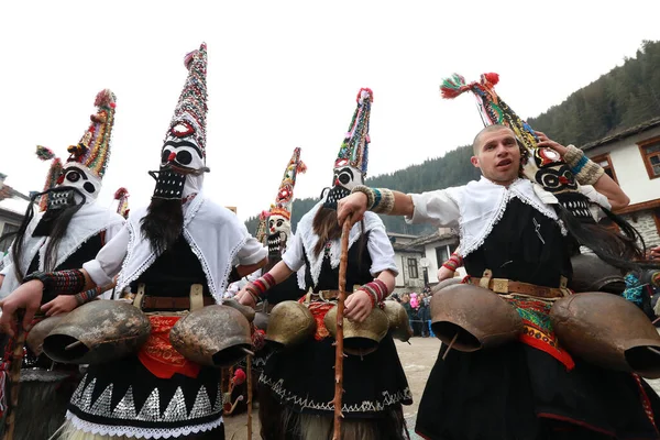 Shiroka Laka Bulgária 2018 Március Hagyományos Kukeri Jelmezes Emberek Láthatók — Stock Fotó