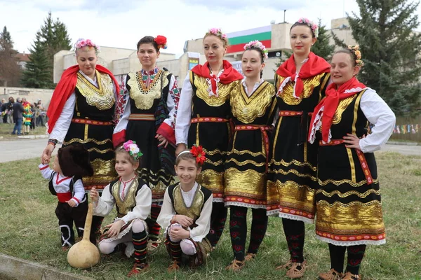 Zemen Bulgaristan Mart 2019 Geleneksel Bulgar Özgün Folklor Kıyafetleriyle Giyinen — Stok fotoğraf