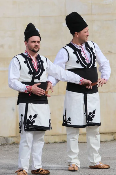 Zemen Bulgária Março 2019 Pessoas Vestidas Com Roupas Folclóricas Autênticas — Fotografia de Stock