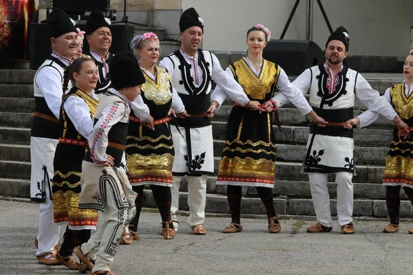 Zemen Bulgarien März 2019 Menschen Traditioneller Bulgarischer Folklorekleidung Tanzen Bulgarisches — Stockfoto