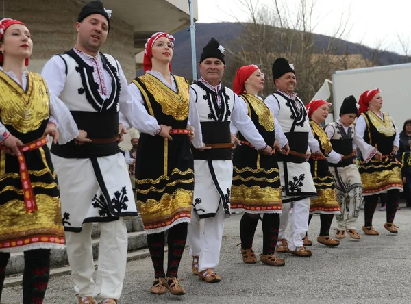 Zemen Bulgaria Marzo 2019 Gente Vestida Con Ropa Folclórica Tradicional —  Fotos de Stock