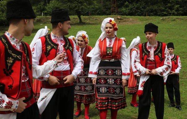 Vratsa Bulgaria Junio 2018 Gente Con Trajes Tradicionales Auténticos Recreando — Foto de Stock