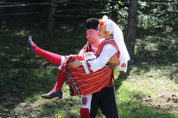 Vratsa Bulgaria Giugno 2018 Persone Costumi Popolari Tradizionali Autentici Ricreando — Foto Stock