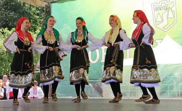 Vratsa Bulgária Junho 2018 Pessoas Trajes Folclóricos Autênticos Tradicionais Recriando — Fotografia de Stock