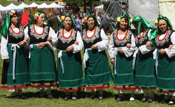 Vratsa Bulgária Junho 2018 Pessoas Trajes Folclóricos Autênticos Tradicionais Recriando — Fotografia de Stock