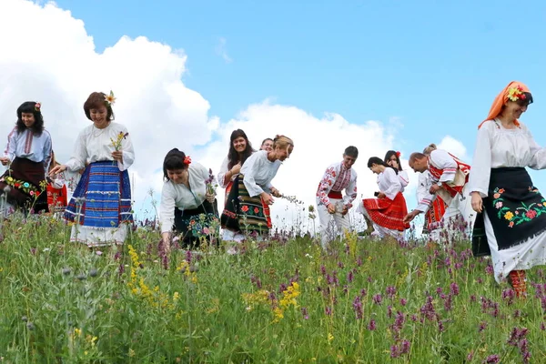 Vratsa Bulgária Junho 2018 Pessoas Trajes Tradicionais Folclore Autênticos Escolhem — Fotografia de Stock
