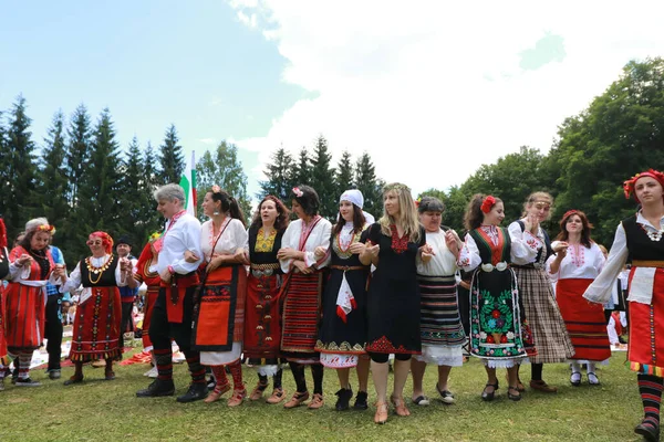 Vratsa Bulgaria Junio 2018 Gente Con Trajes Tradicionales Auténticos Recreando — Foto de Stock