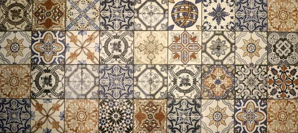 Damalı geleneksel Avrupa seramik mozaik kaplama şablonu. Mimari mozaik detay, sokak, banyo ve havuz için soyut arka plan. Sokak ve iç tasarım için süs deseni