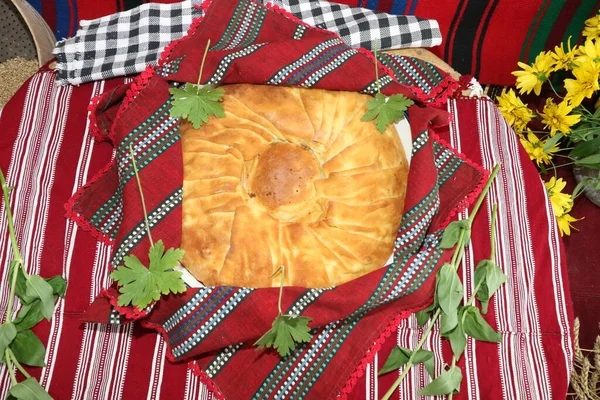 Freshly Baked Homemade Bread Arranged Traditional Bulgarian Textiles Image Some — Stock Photo, Image