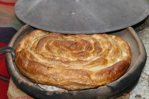 Freshly Baked Homemade Bread Arranged Traditional Bulgarian Textiles Image Some — Stock Photo, Image