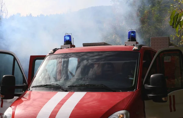 ブルガリアのソフィア 2019年12月5日 ブルガリア赤十字社 Brcy のボランティアが消防訓練に参加します 彼らは地震と自然災害の後の人々に最初の援助を提供するのに役立ちます — ストック写真