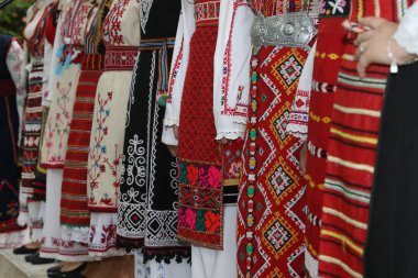 Geleneksel Bulgar otantik folklor giysileri