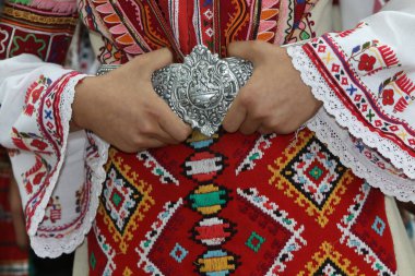 Geleneksel Bulgar otantik folklor giysileri