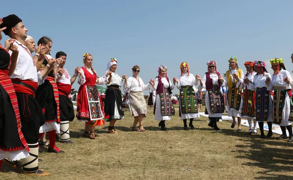 Arbanassi Bulgarien Juli 2017 Människor Traditionella Folkdräkter Utför Folkdans Horo — Stockfoto