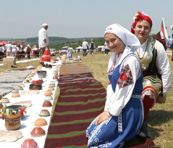 Arbanassi Bulgária Julho 2017 Mulher Trajes Folclóricos Tradicionais Feira Nacional — Fotografia de Stock