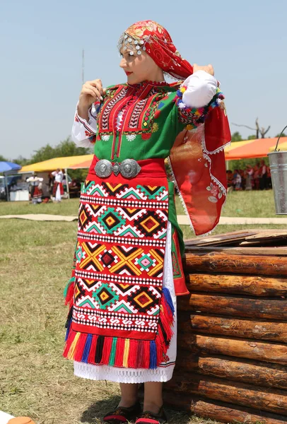 Arbanassi Bulgarije Juli 2017 Vrouw Traditionele Folkloristische Kostuums Nationale Folkloristische — Stockfoto