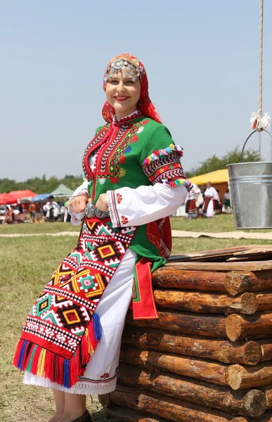Arbanassi Bulgaria July 2017 Γυναίκα Παραδοσιακές Φορεσιές Στην Εθνική Λαογραφική — Φωτογραφία Αρχείου