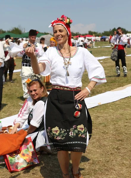 Arbanassi Bulgaria July 2017 Γυναίκα Παραδοσιακές Φορεσιές Στην Εθνική Λαογραφική — Φωτογραφία Αρχείου