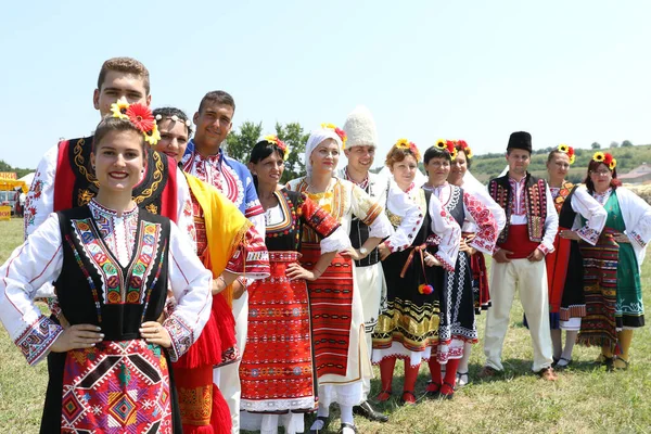 Arbanassi Bulgarije Juli 2017 Mensen Traditionele Folkloristische Kostuums Nationale Folkloristische — Stockfoto