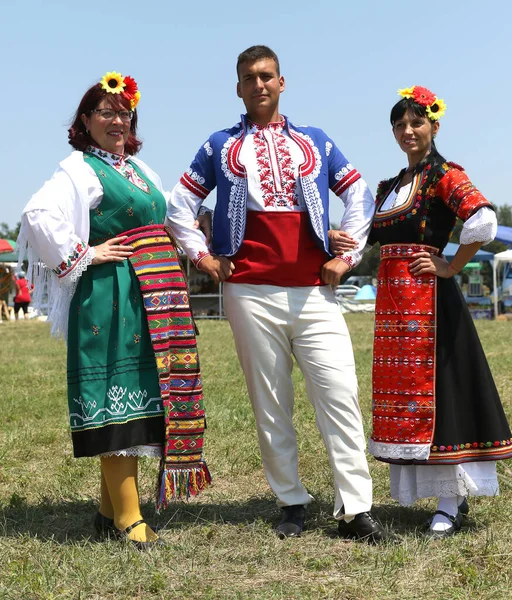 Arbanassi Bulgaria July 2017 Άνθρωποι Παραδοσιακές Φορεσιές Στην Εθνική Λαογραφική — Φωτογραφία Αρχείου