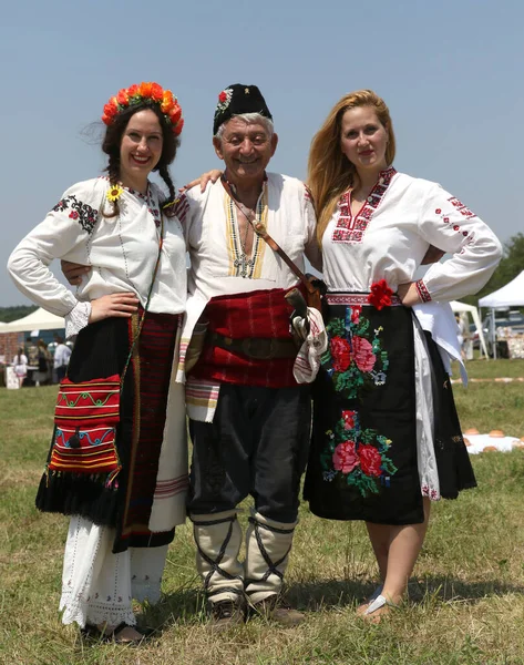 Arbanassi Bulgária 2017 Július Hagyományos Folklórjelmezes Emberek Nemzeti Folklórvásáron Arbanassi — Stock Fotó