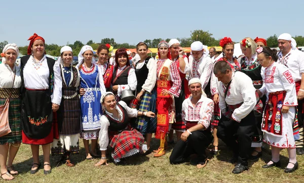 Arbanassi Bulgaria Julio 2017 Gente Con Trajes Folclóricos Tradicionales Feria — Foto de Stock