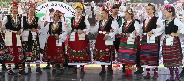 Arbanassi Bulgaria July 2017 Άνθρωποι Παραδοσιακές Φορεσιές Στην Εθνική Λαογραφική — Φωτογραφία Αρχείου